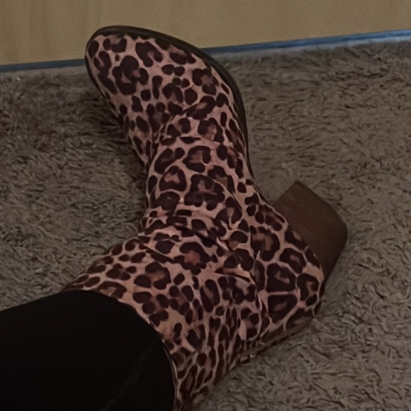 Leaped print mid calf bootie - Picture 5 of 10